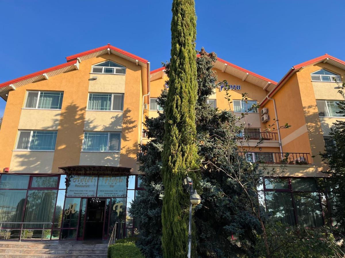 Hotel Flora Дробета-Турну-Северин Экстерьер фото