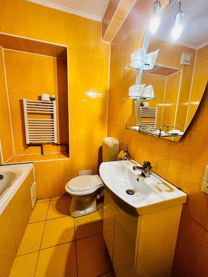 Hotel Flora Дробета-Турну-Северин Экстерьер фото