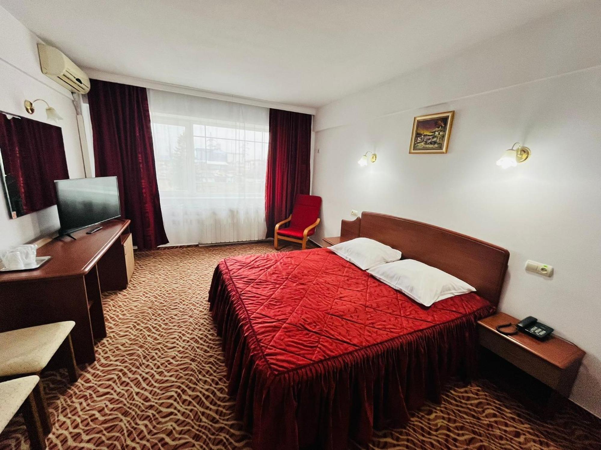 Hotel Flora Дробета-Турну-Северин Экстерьер фото