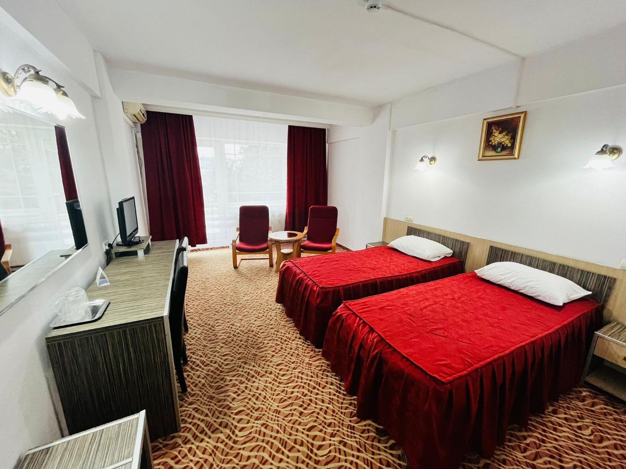 Hotel Flora Дробета-Турну-Северин Экстерьер фото